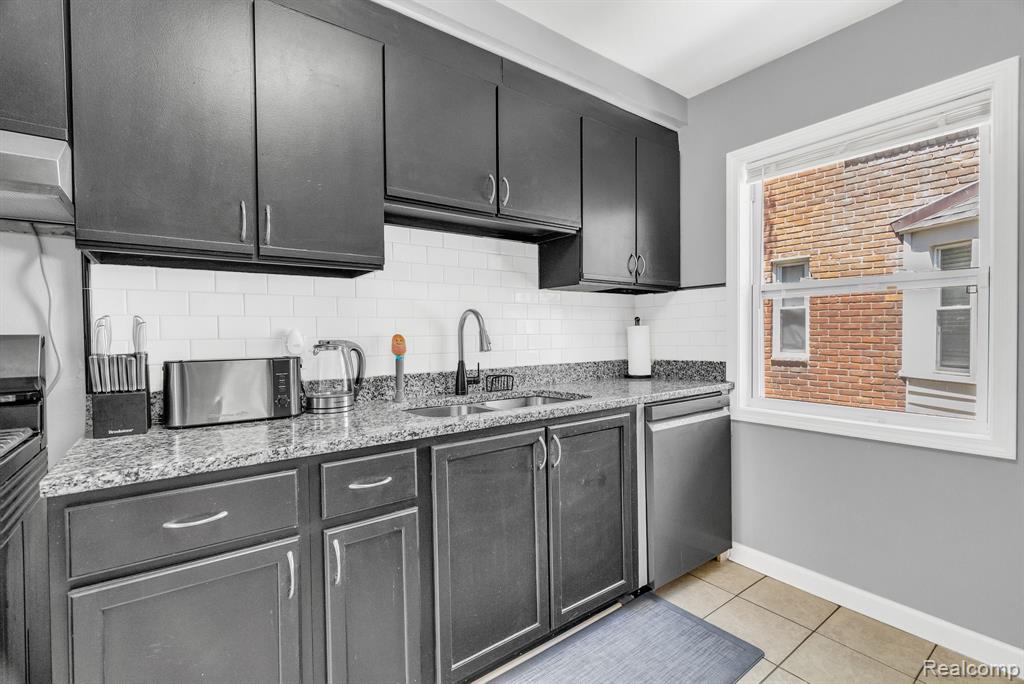 19139 Plainview Avenue, Detroit, MI 48219 — Photo 15