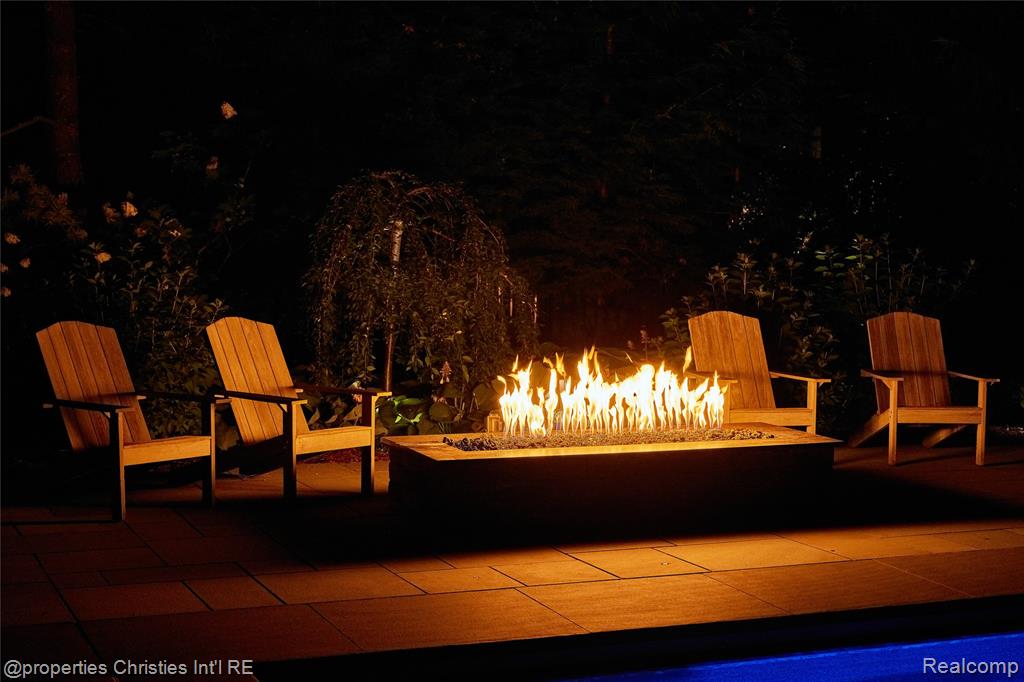 950 E Glengarry Circle, Bloomfield Hills, MI 48301 — Photo 73