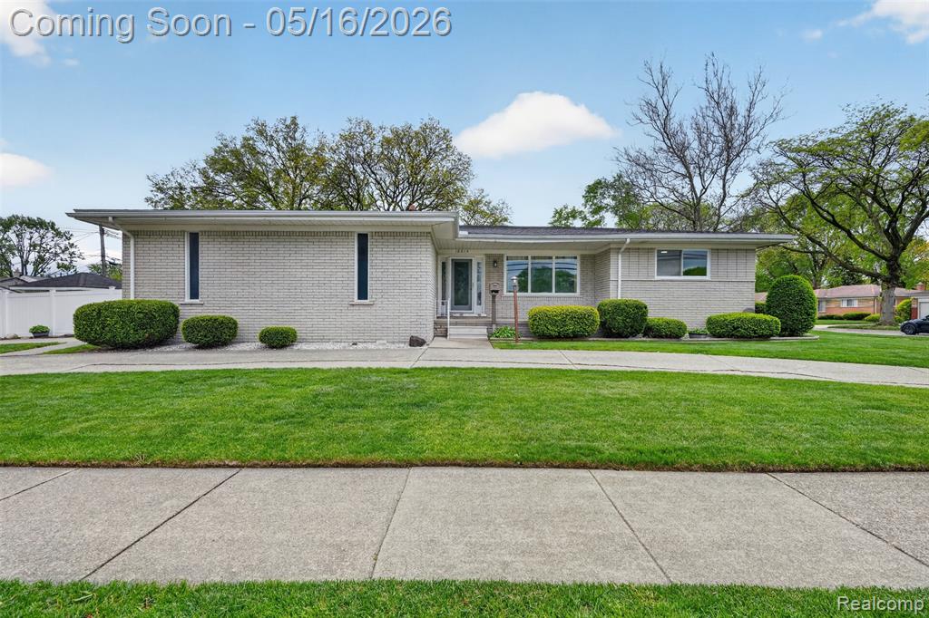 12014 Common Road, Warren, MI 48093