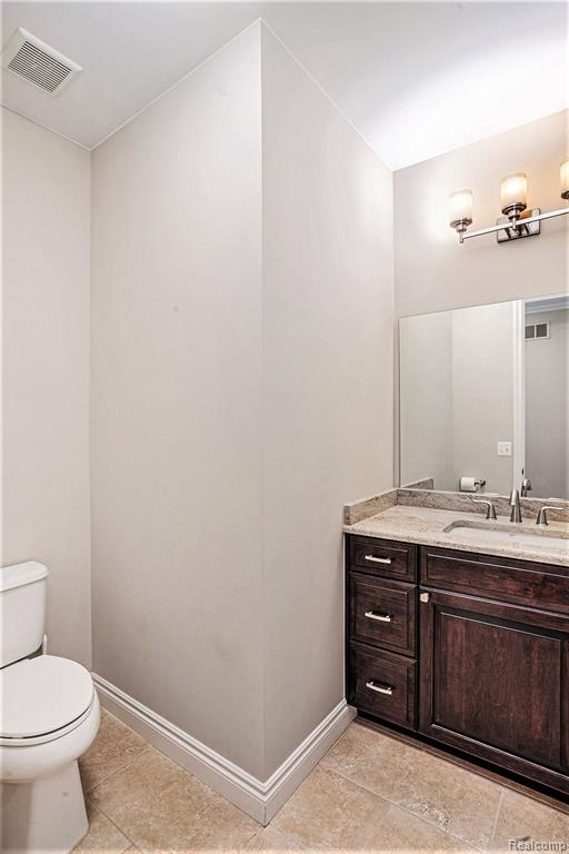48913 Pinebrook Drive, Utica, MI 48315 — Photo 15