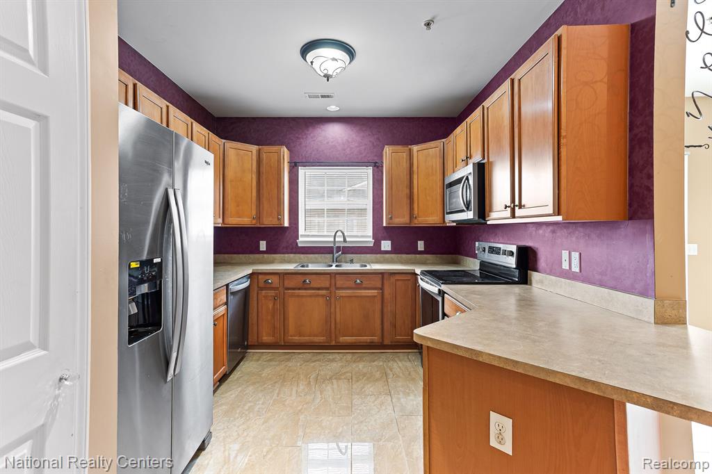 17211 Addington Drive, Commerce Twp, MI 48390 — Photo 10