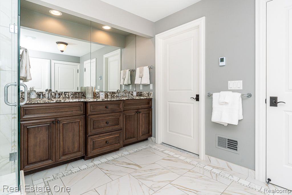 611 Wellington Circle, Rochester Hills, MI 48309 — Photo 54