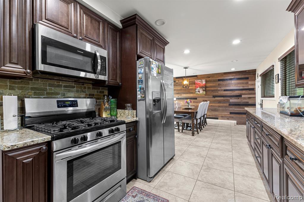 8570 Rockland Street, Dearborn Heights, MI 48127 — Photo 18