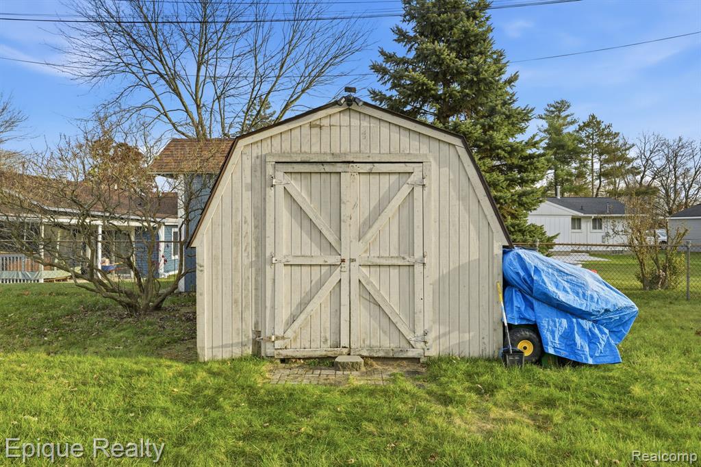 811 Los Arboles Drive, Walled Lake, MI 48390 — Photo 26