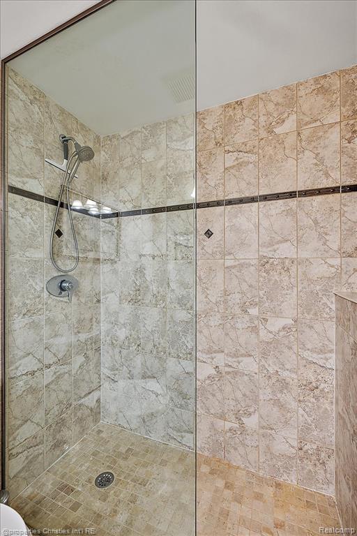 6756 Spruce Drive, Bloomfield Hills, MI 48301 — Photo 26
