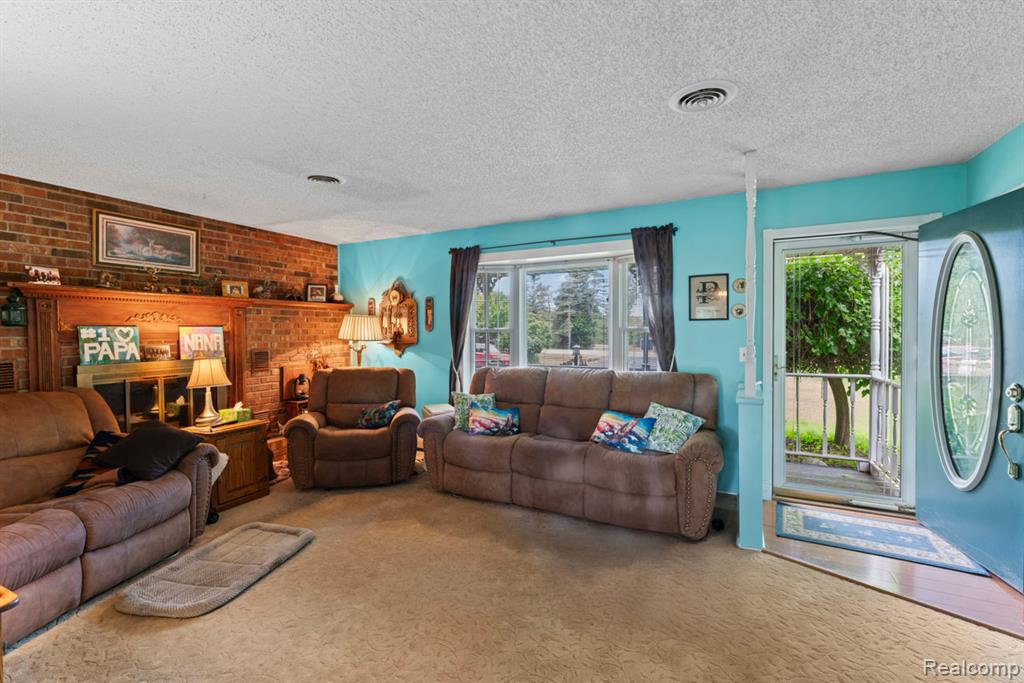 5067 Hemingway Lake Road, Otter Lake, MI 48464 — Photo 2