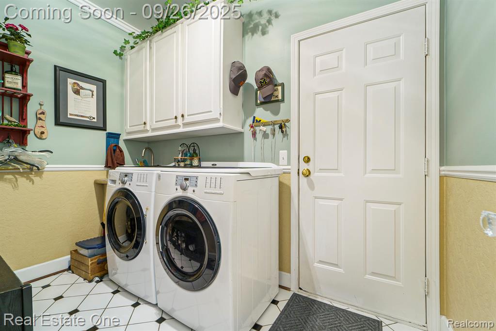 6764 Redford Circle, Troy, MI 48085 — Photo 31