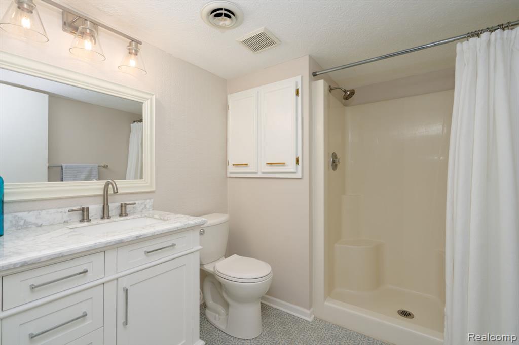 807 Oneida Woods Trail, Grand Ledge, MI 48837 — Photo 33