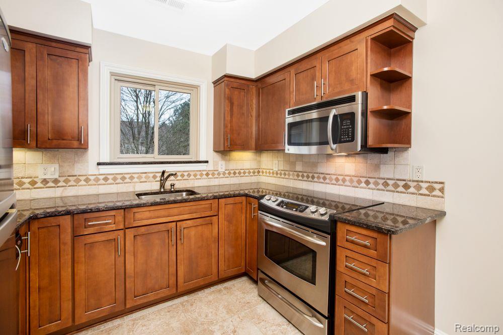 722 S Milford Road, Milford, MI 48381 — Photo 4