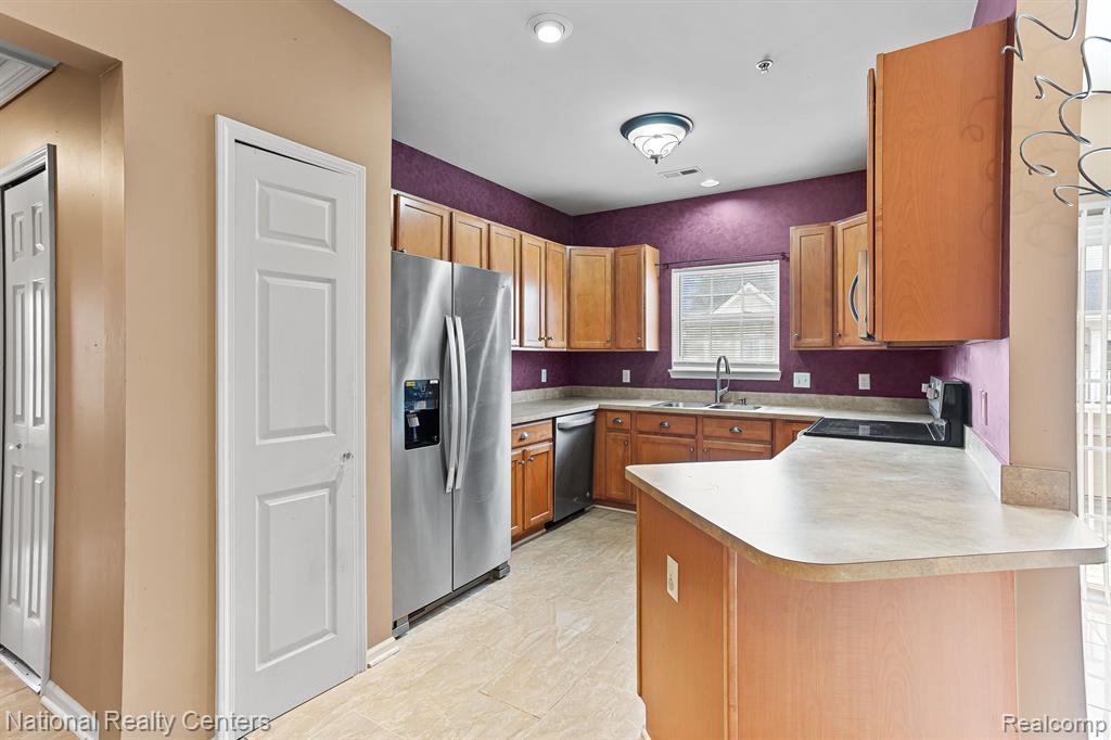 17211 Addington Drive, Commerce Twp, MI 48390 — Photo 9