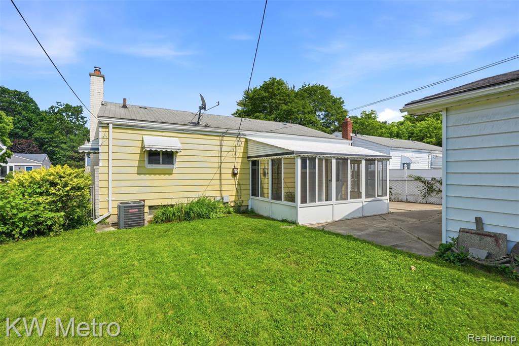 732 Hecht Drive, Madison Heights, MI 48071 — Photo 14