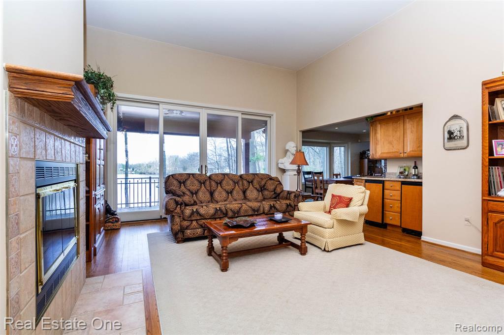 10215 Mill Pointe Drive, Goodrich Vlg, MI — Photo 11