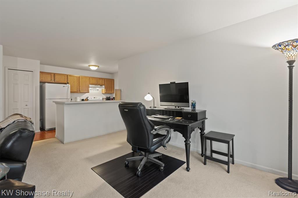 614 Napa Valley Drive, Milford, MI 48381 — Photo 7