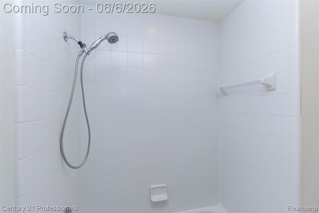 29401 Windmill Court, Farmington, MI 48334 — Photo 37