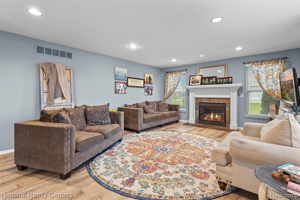 316 Lenox Lane, Brighton, MI 48114 — Photo 17