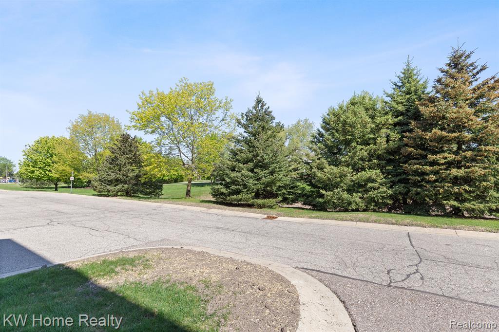 3208 JOHANNA WARE W, Wixom, MI 48393 — Photo 24