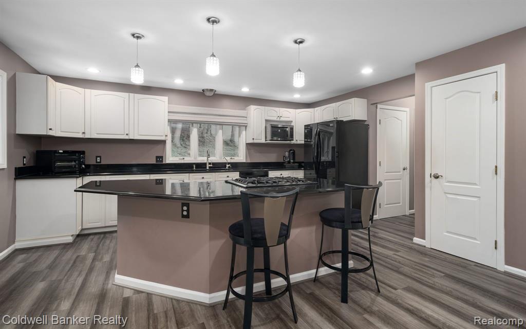 8673 Mohican Dr, Clarkston, MI 48348 — Photo 7