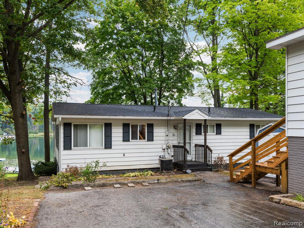 681 Lakeview Drive, Harrison, MI 48625 — Photo 32