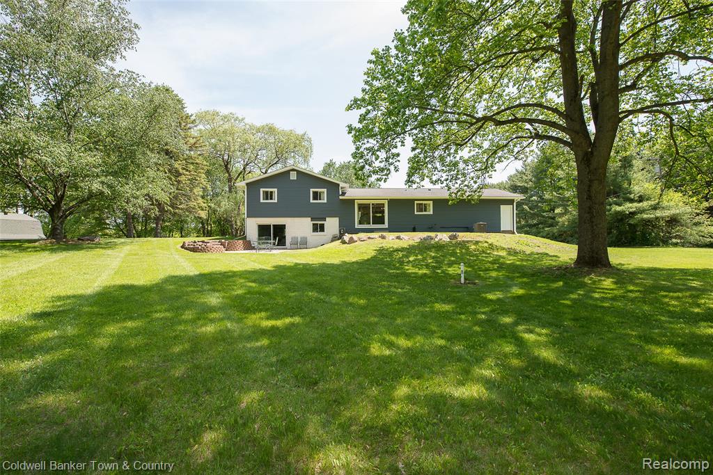 4225 N Tipsico Lake Road, Hartland, MI 48353 — Photo 4