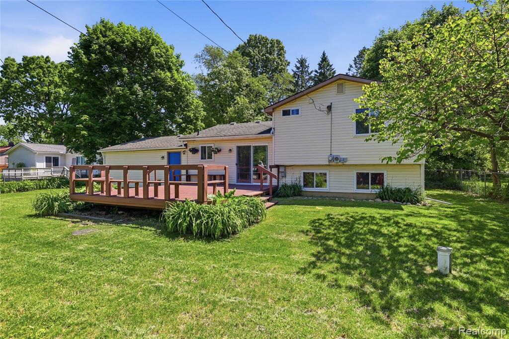 5069 Warmbriar Drive, White Lake, MI 48383 — Photo 29