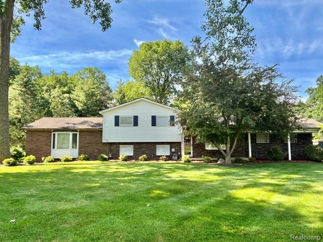 8695 Stout Avenue, Grosse Ile, MI 48138