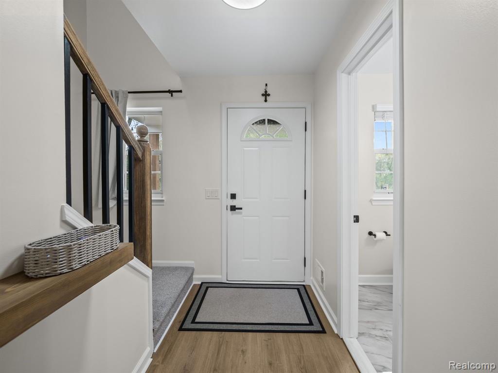 4105 STANMOOR Drive, Waterford, MI 48329 — Photo 9