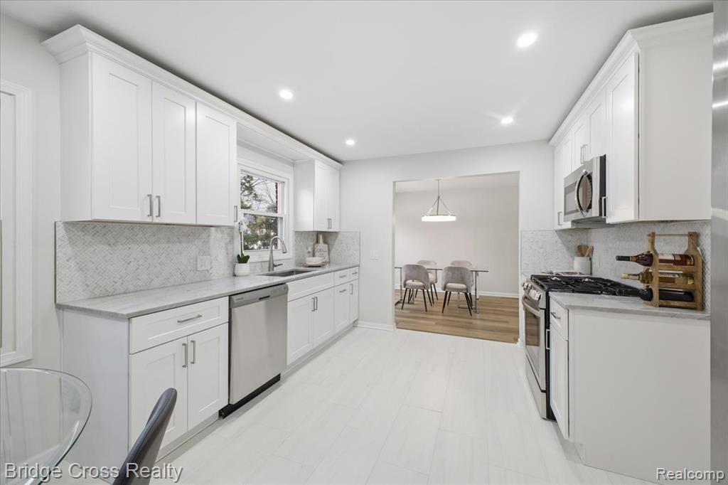 17537 Roseland Boulevard, Lathrup Village, MI 48076 — Photo 11