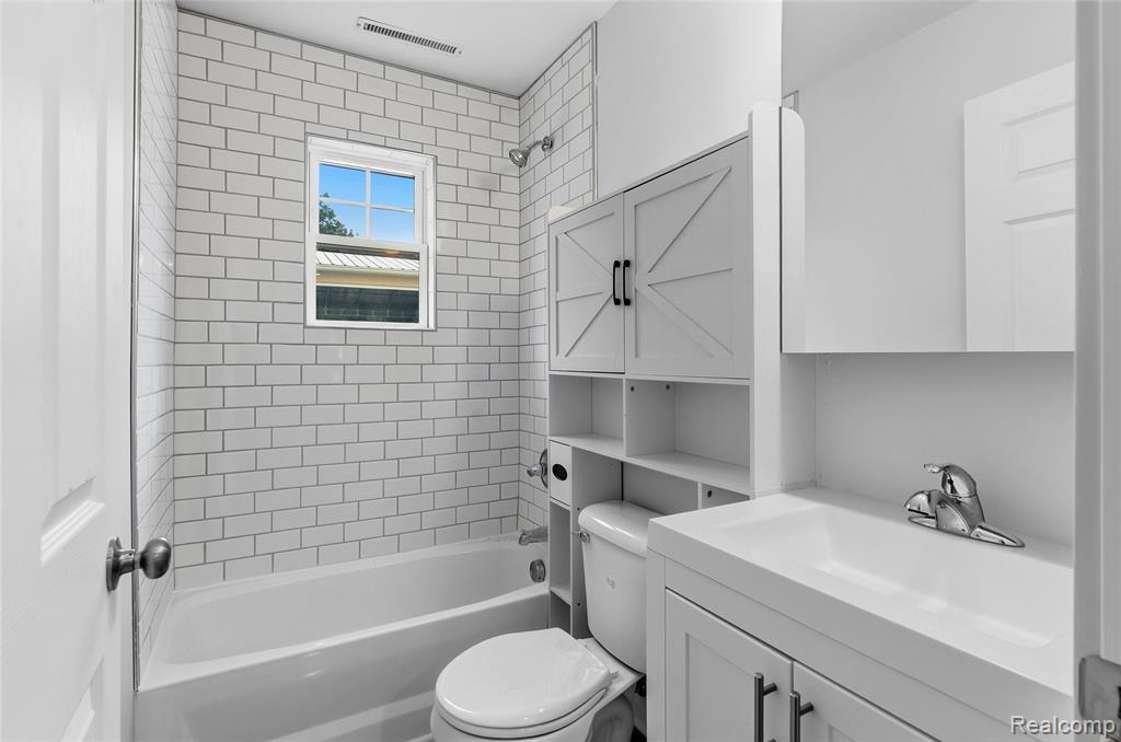 3241 E Frances Road, Clio, MI 48420 — Photo 17