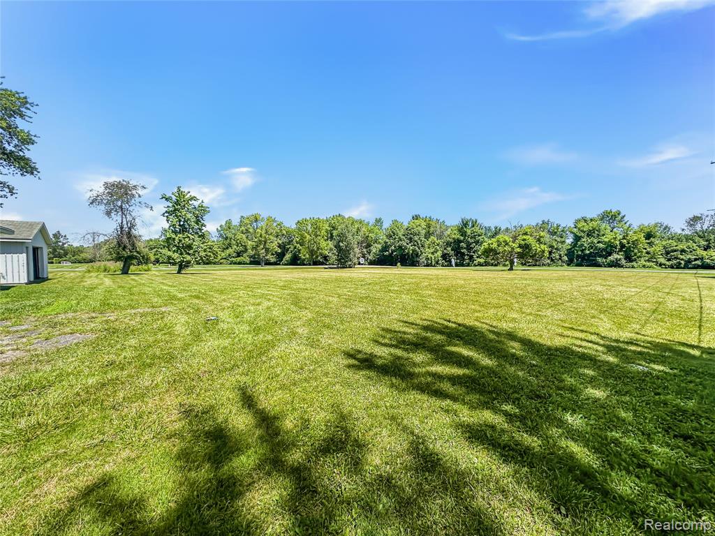 4078 W Coldwater Road, Flint, MI 48504 — Photo 4