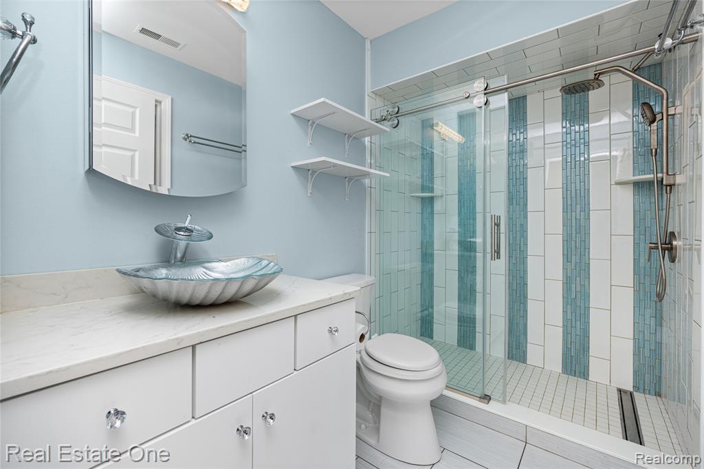 160 Sandy Lane, Walled Lake, MI 48390 — Photo 34
