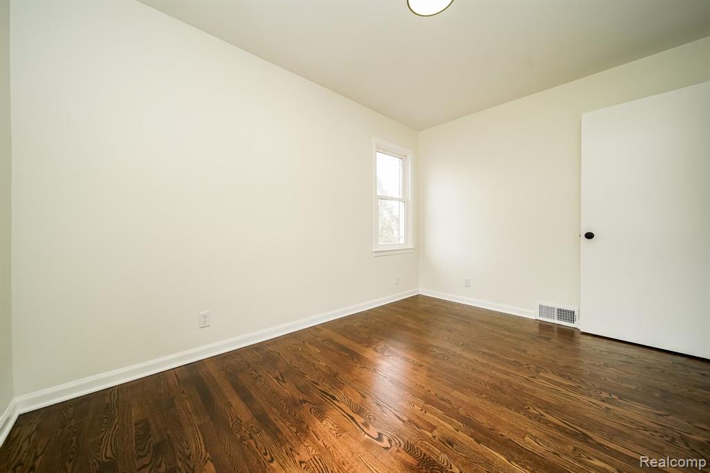 6855 KINGSBURY Street, Dearborn Heights, MI 48127 — Photo 49