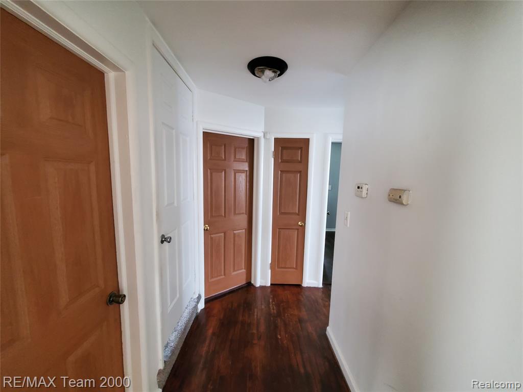 6985 N VERNON Street, Dearborn Heights, MI 48127 — Photo 10