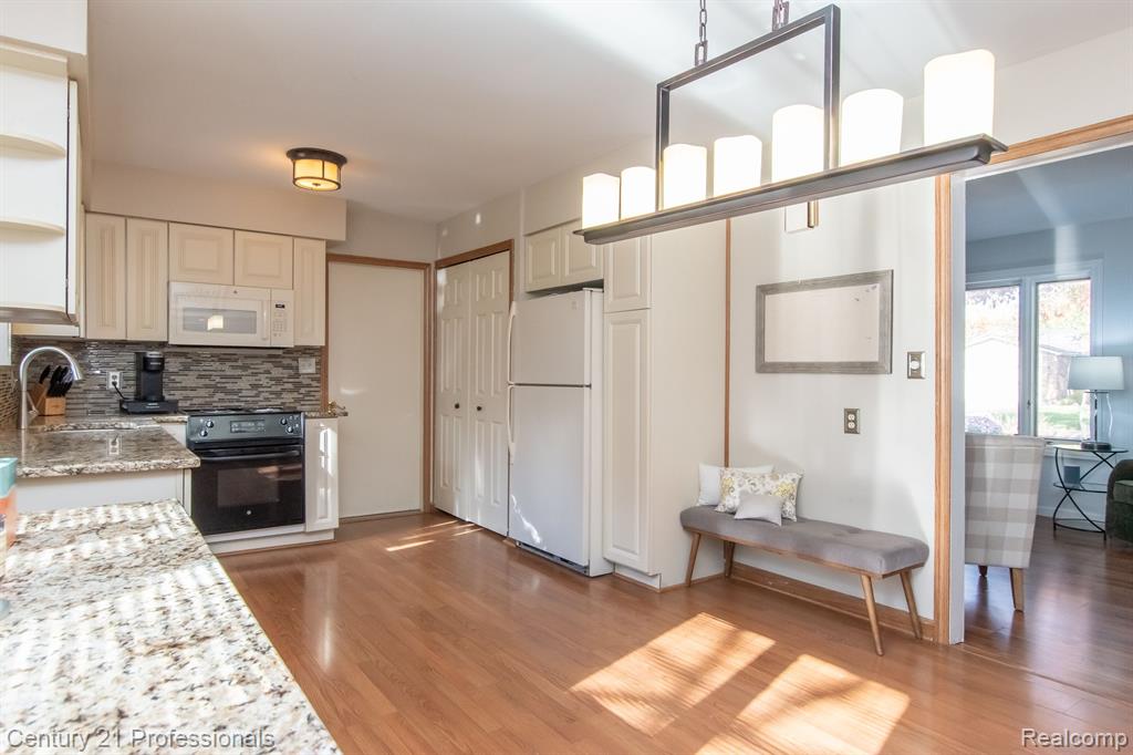9117 Sussex Street, White Lake, MI — Photo 16