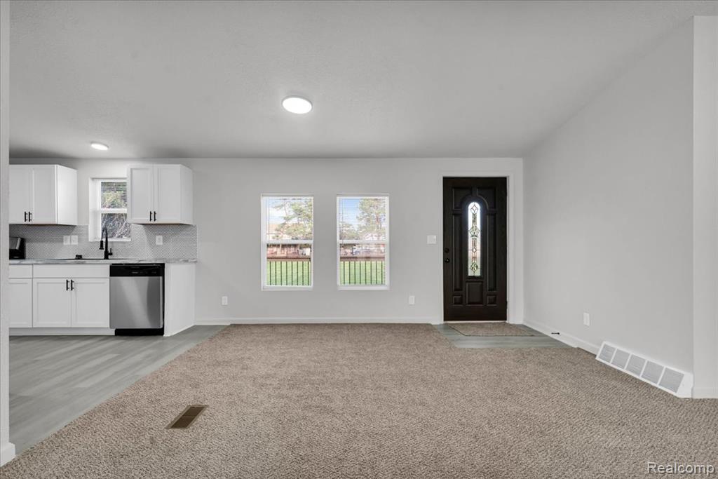 1160 S Van Vleet Road, Swartz Creek, MI 48473 — Photo 5