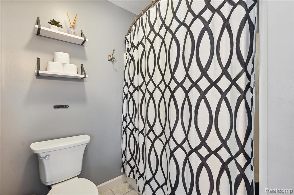 4348 Oak Tree Trail, Fenton, MI 48430 — Photo 46