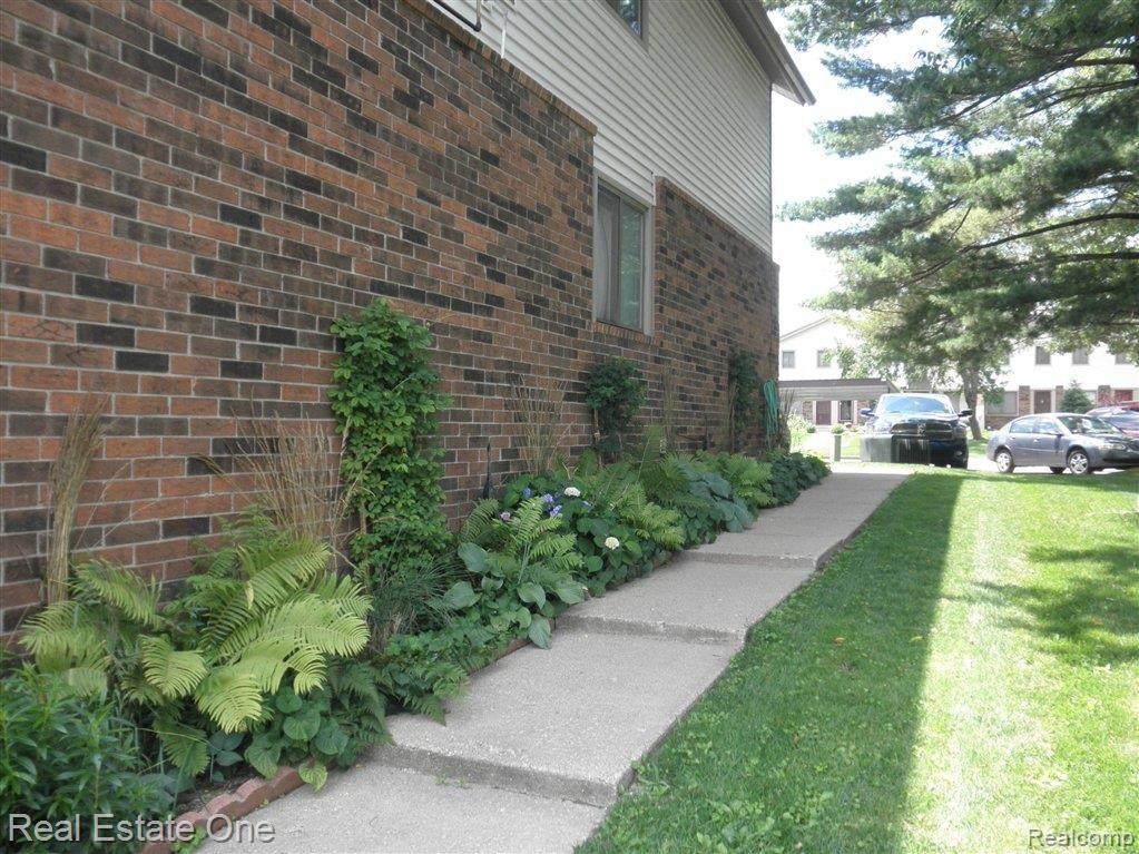 7220 BLUEWATER Drive, Clarkston, MI 48348 — Photo 4