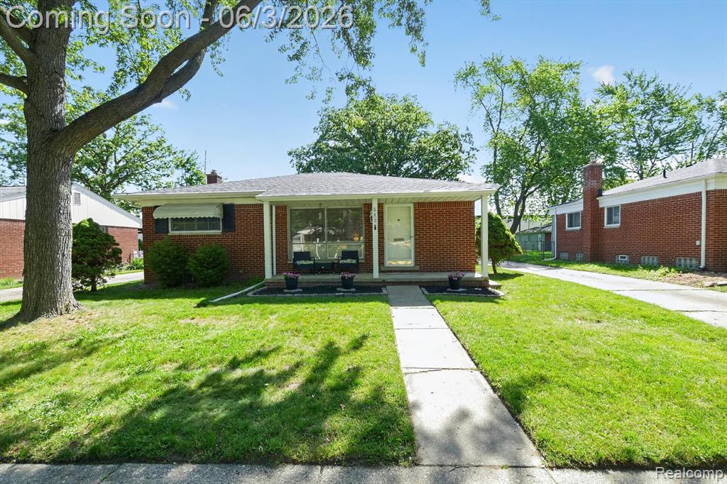 512 Redwood Drive, Troy, MI 48083 — front exterior