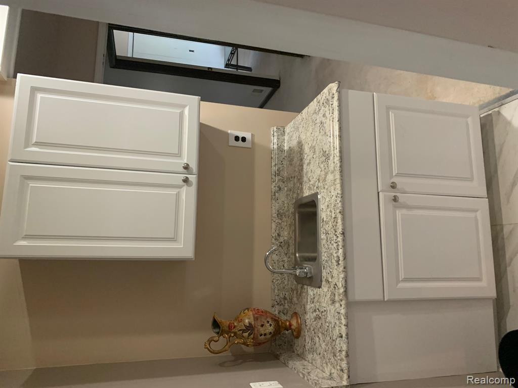 5018 LAKE BLUFF Road, West Bloomfield, MI 48323 — Photo 9