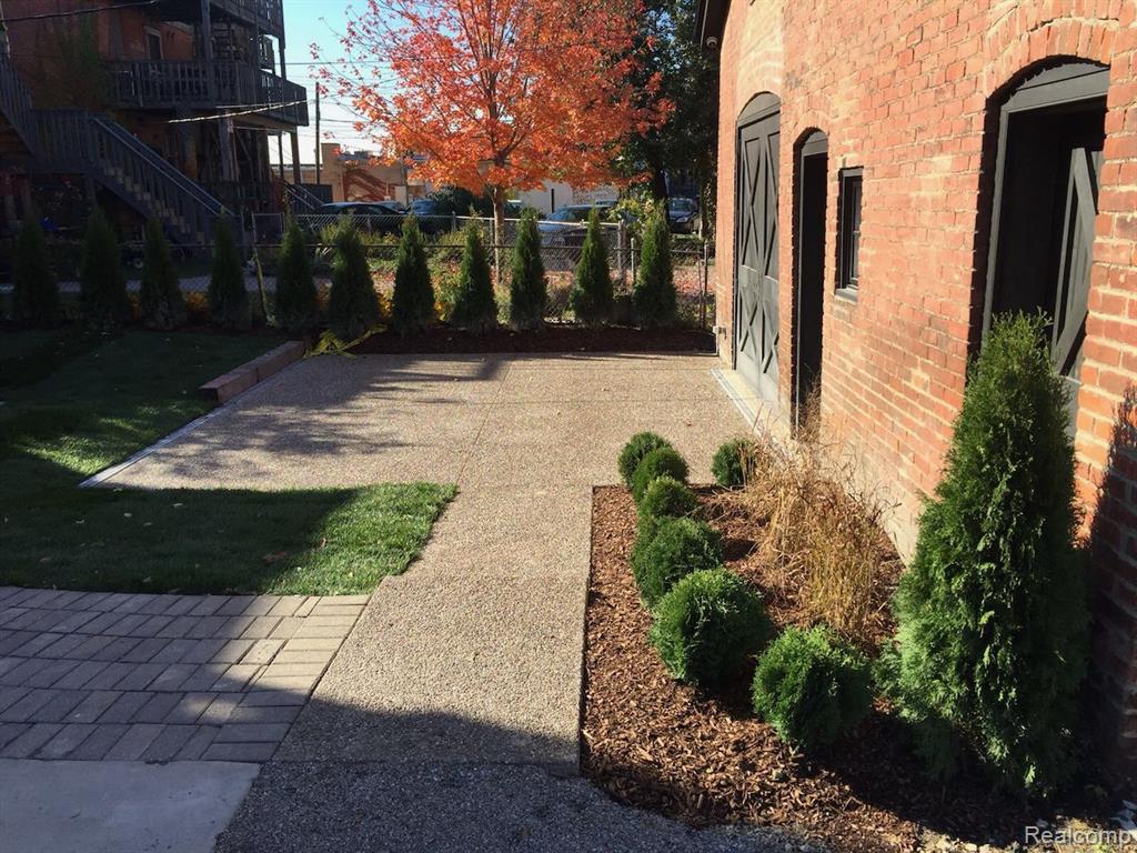 650 W FOREST Avenue, Detroit, MI 48201 — Photo 2