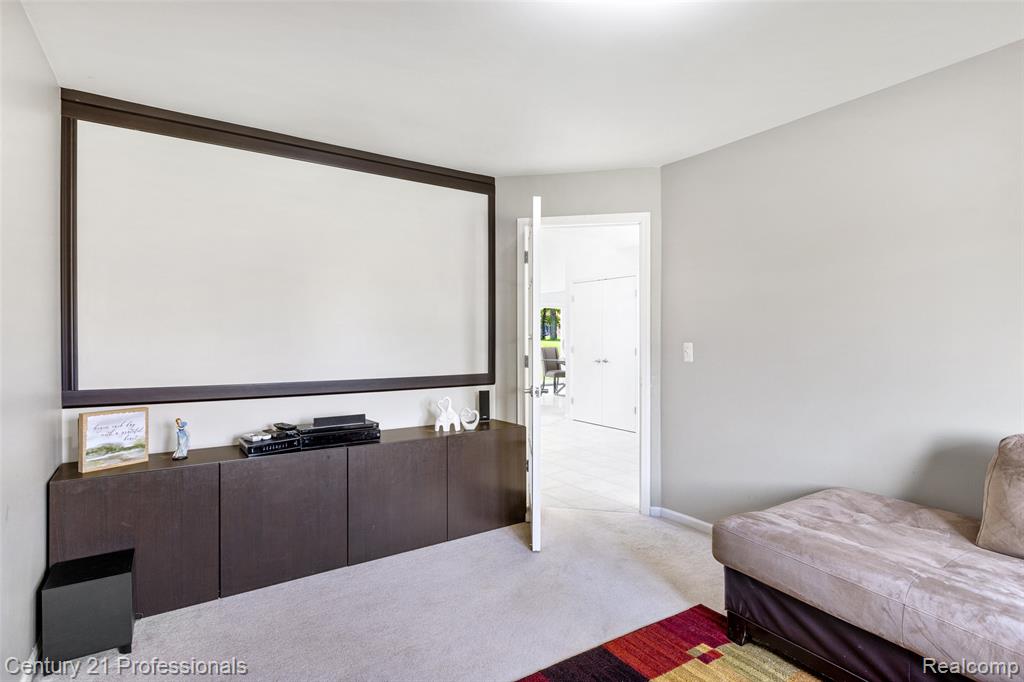 4136 Oakland Ridge Drive, Lake Orion, MI — Photo 9