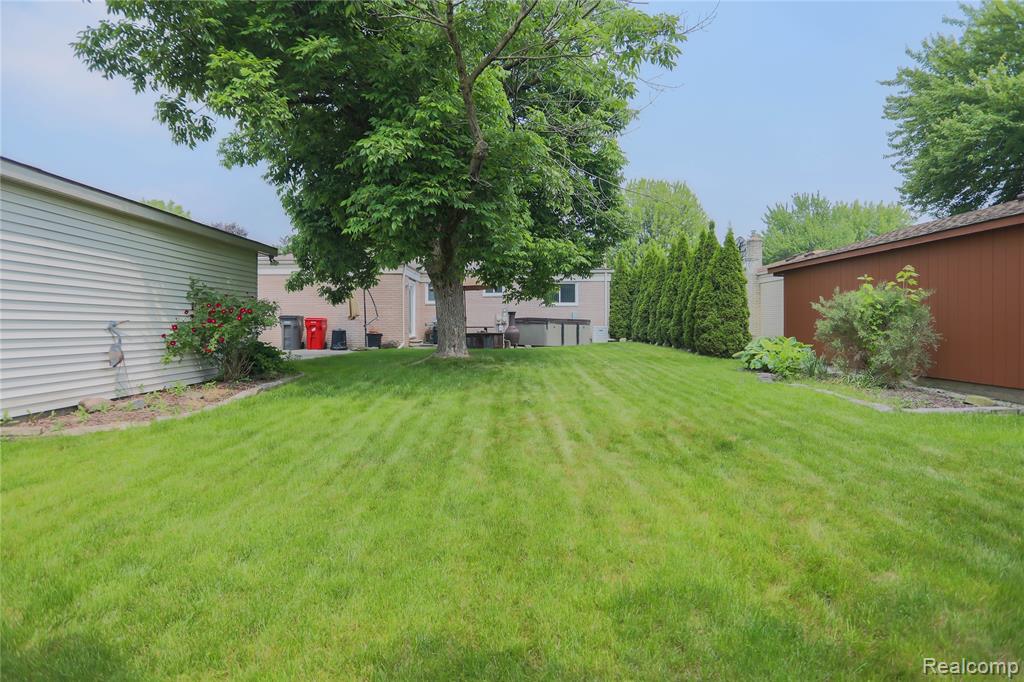 40755 Oakwood Court, Clinton Twp, MI 48038 — Photo 10