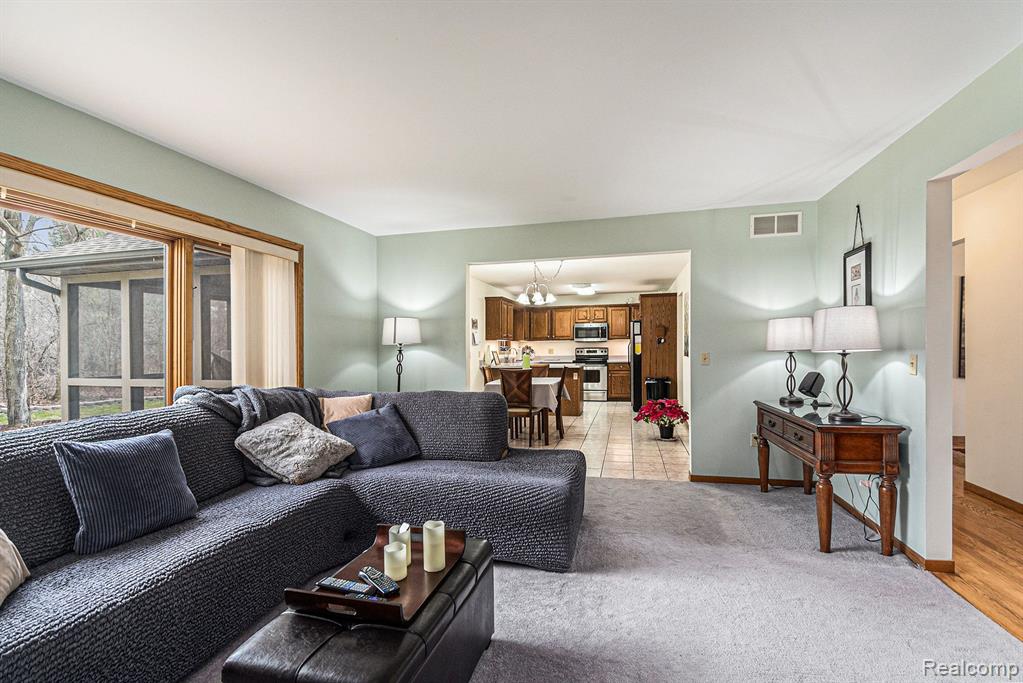 5102 FOXPOINT Circle, Midland, MI 48642 — Photo 7