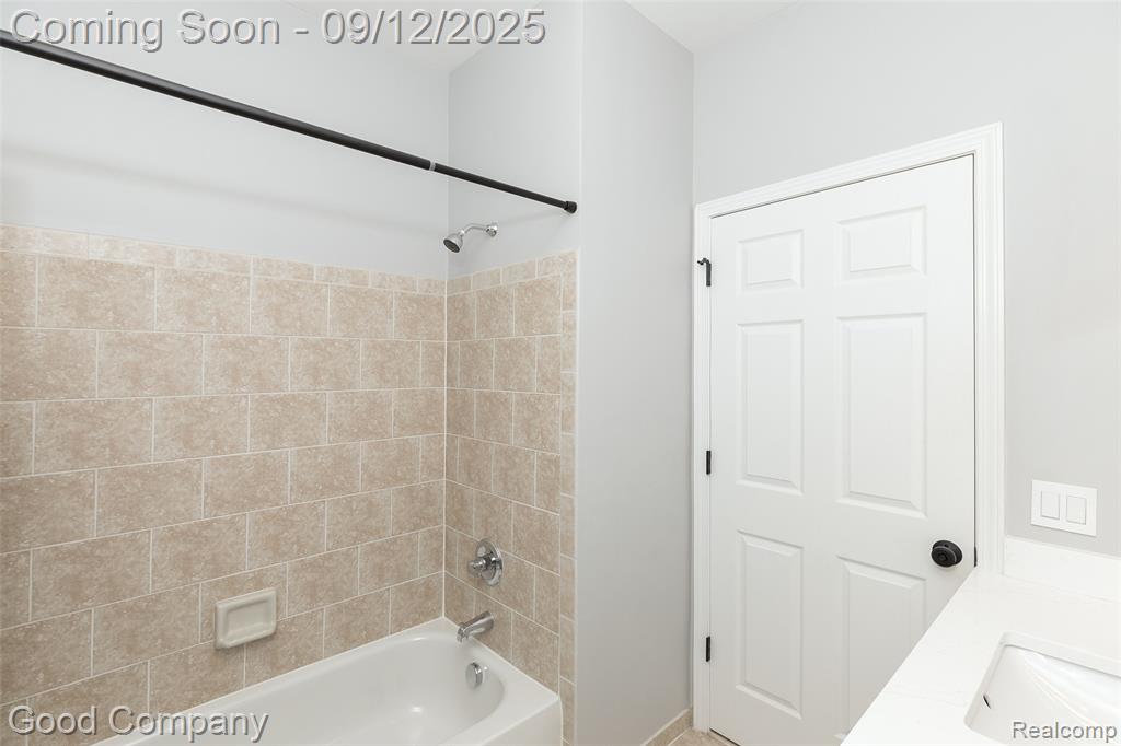 56729 Longhorn Drive, Shelby Twp, MI 48316 — Photo 16