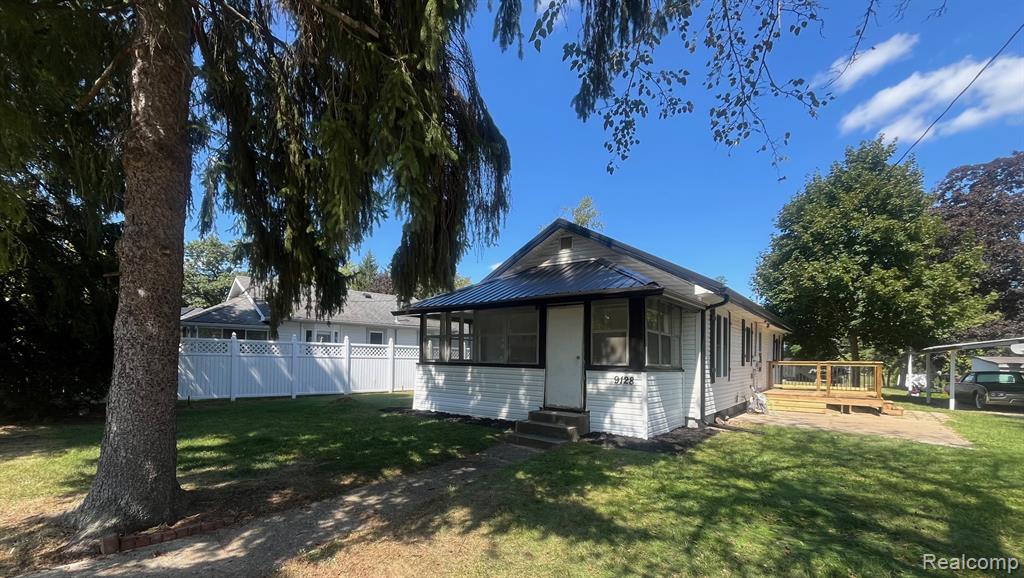 9128 Hickorywood Drive, White Lake, MI — Photo 2
