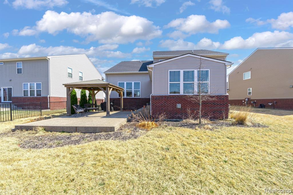 49473 CRANBROOK Drive, Macomb, MI 48044 — Photo 38