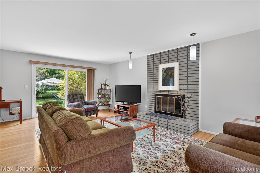 7456 Glengrove Drive, Bloomfield Hills, MI 48301 — Photo 12