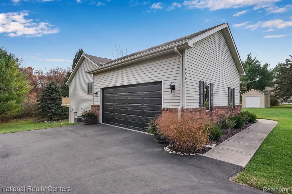 7780 THUNDER BAY Drive, Pinckney, MI 48169 — Photo 3