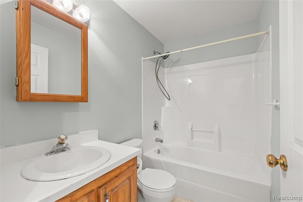 8118 Emerald Lane W, Westland, MI — Photo 15