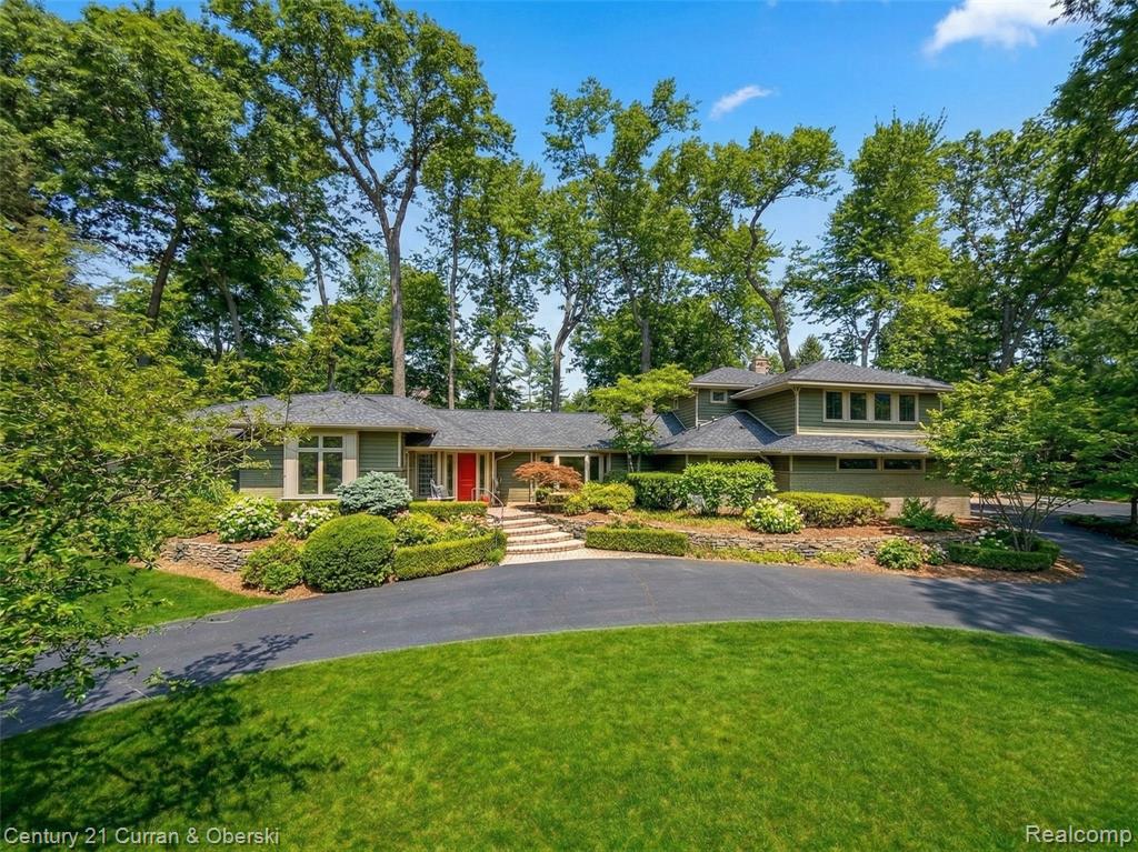 View of front of home with a front yard and driveway