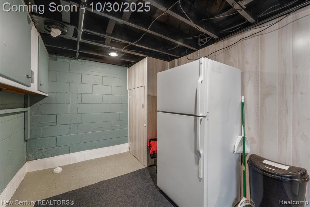 621 W Harwood Avenue, Madison Heights, MI 48071 — Photo 20